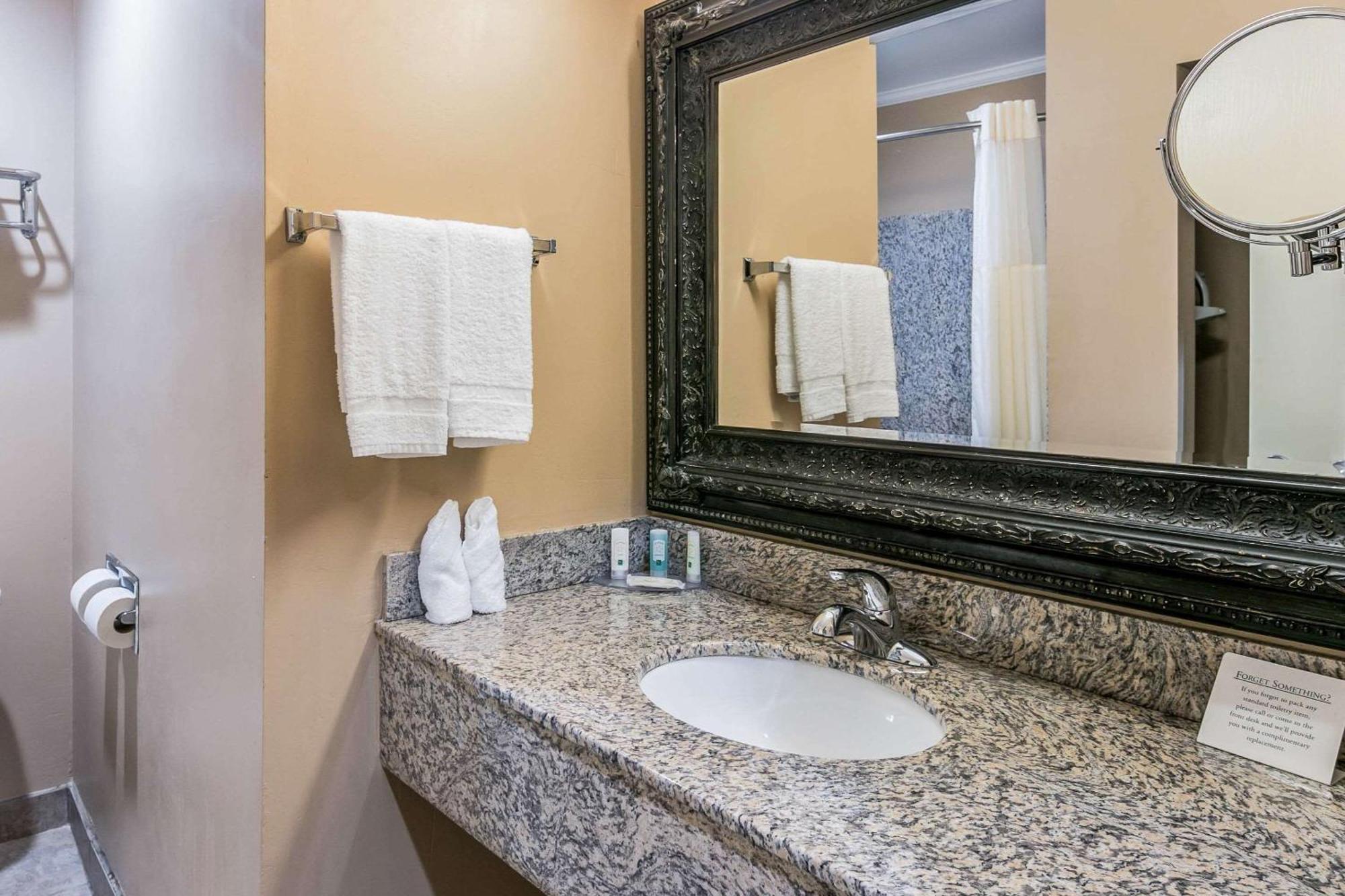 Quality Inn & Suites Atlanta Airport South College Park Exterior foto