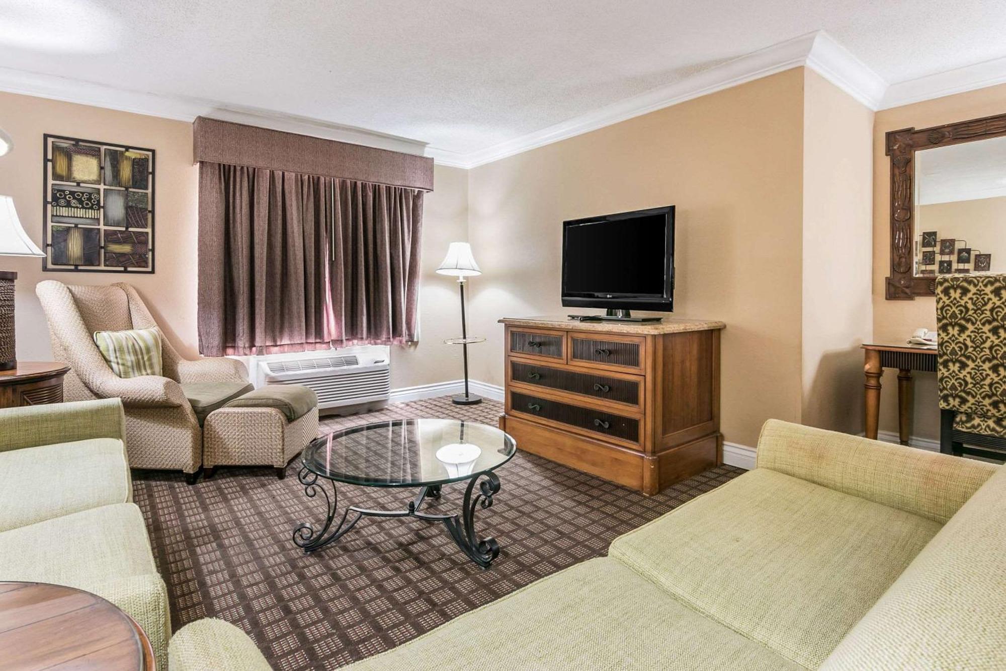 Quality Inn & Suites Atlanta Airport South College Park Exterior foto